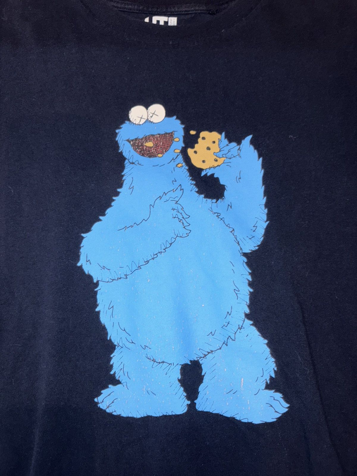 Kaws × Uniqlo Kaws x Sesame Street Size US M / EU 48-50 / 2 - 2 Thumbnail