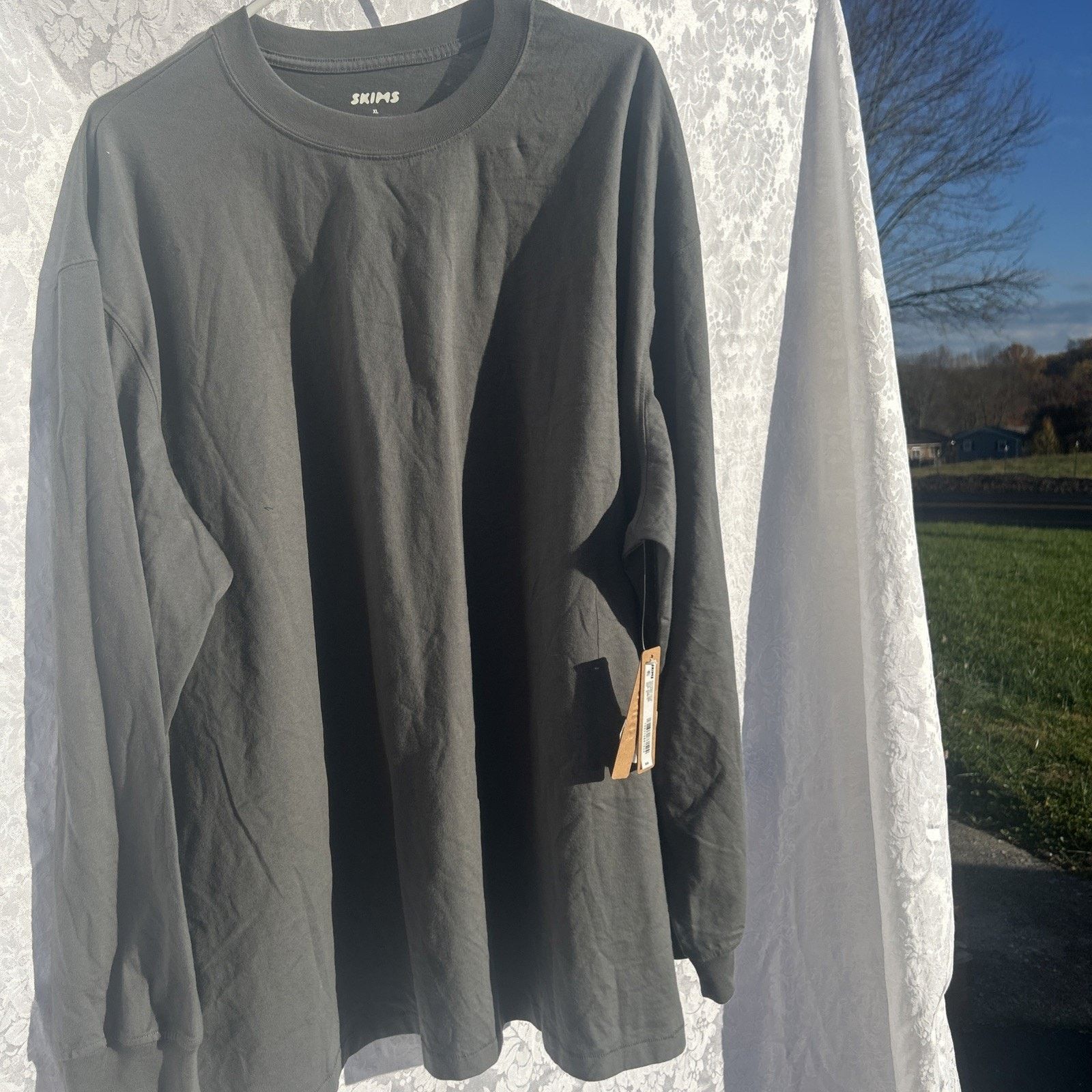 Gildan SKIMS T Shirt XL Heavyweight Cotton Mens Relaxed Long Sleeve Size US XL / EU 56 / 4 - 5 Thumbnail