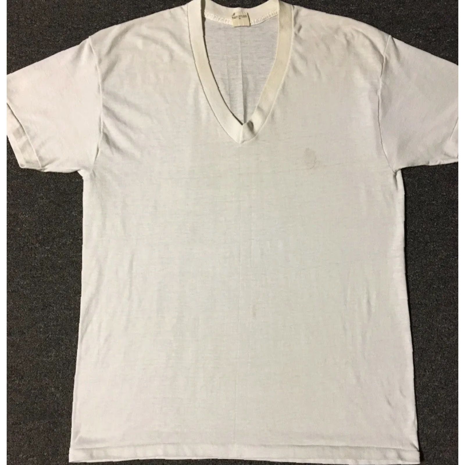 Vintage VINTAGE 80s Faded V Neck Shirt L USA Grunge Biker Punk Surf Skate Trucker Shirt Men White XS? Size US L / EU 52-54 / 3 - 2 Thumbnail
