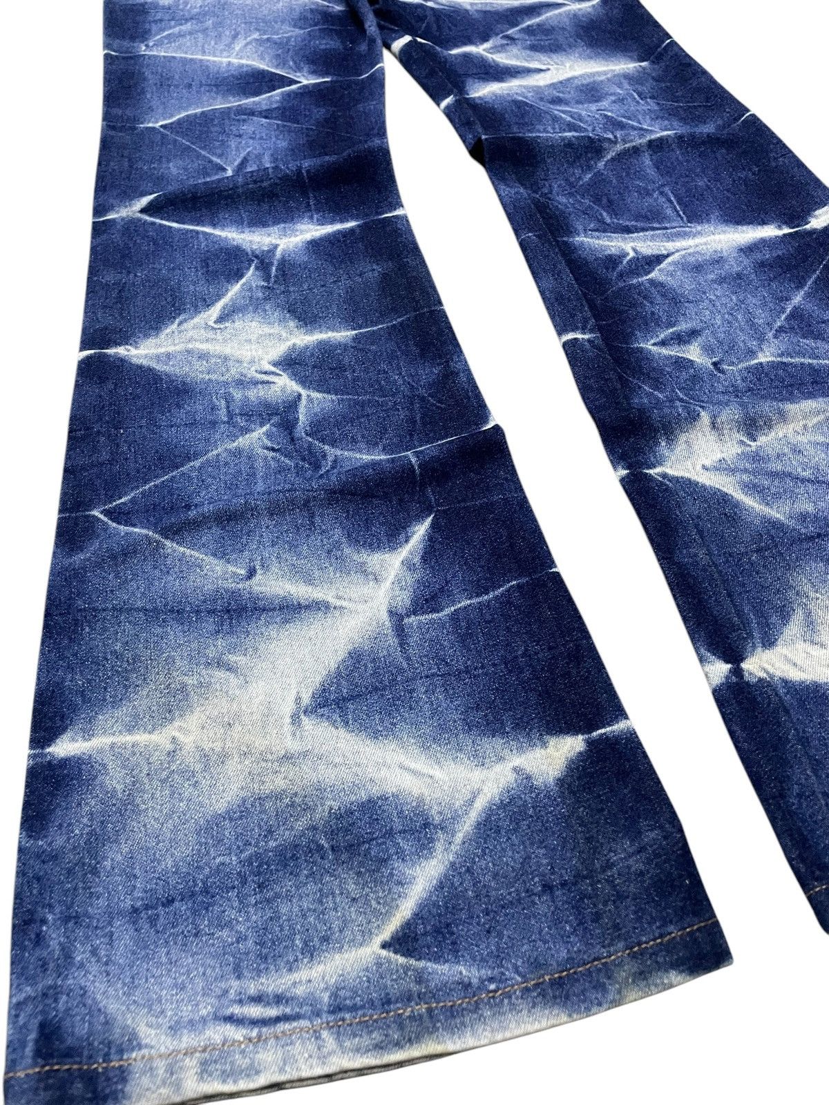 Benetton × Le Grande Bleu (L.G.B.) × Tornado Mart Benetton Glass Shattered Whiskers Wash Flared Jeans Size US 29 - 18 Thumbnail