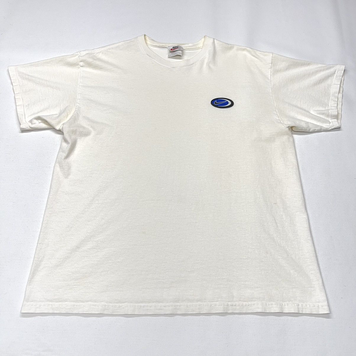 Nike × Vintage Nike Tee Shirt White 3D Logo Rubber Patch Swoosh 90s Size US L / EU 52-54 / 3 - 1 Thumbnail