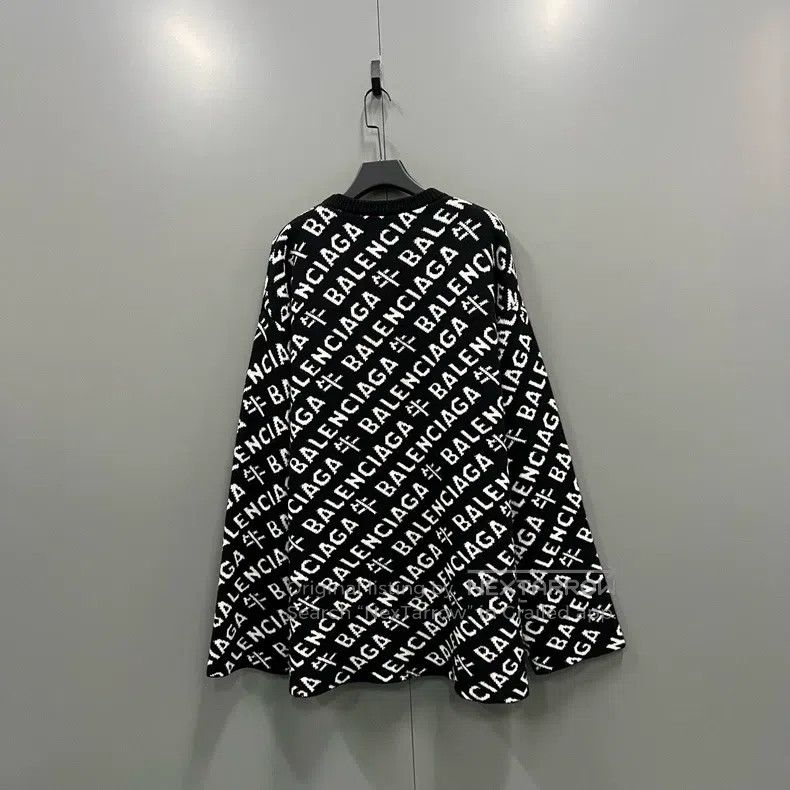 Balenciaga Balenciaga Full-print barrage logo knitwear Size US L / EU 52-54 / 3 - 2 Thumbnail