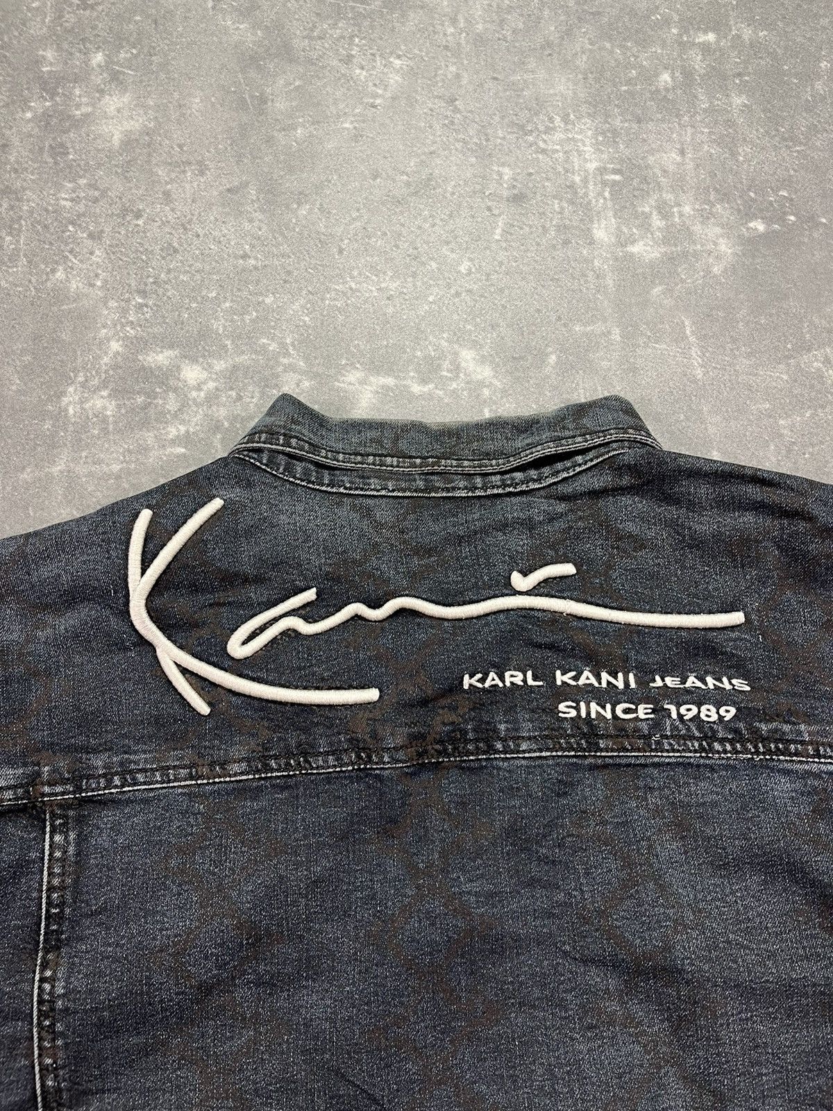 Karl Kani 2000s Karl Kani Snakeskin Big Logo Printed Denim Jacket L XL Size US L / EU 52-54 / 3 - 13 Thumbnail