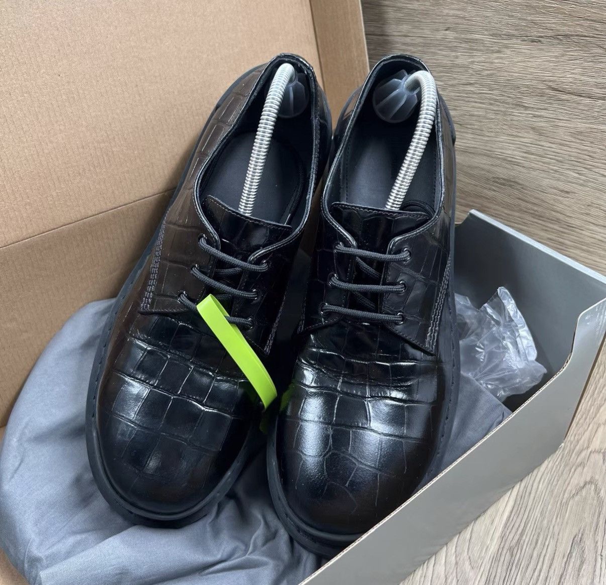 Balenciaga Balenciaga Black Scaled Derby Shoes J41 Size US 8.5 / EU 41-42 - 2 Thumbnail