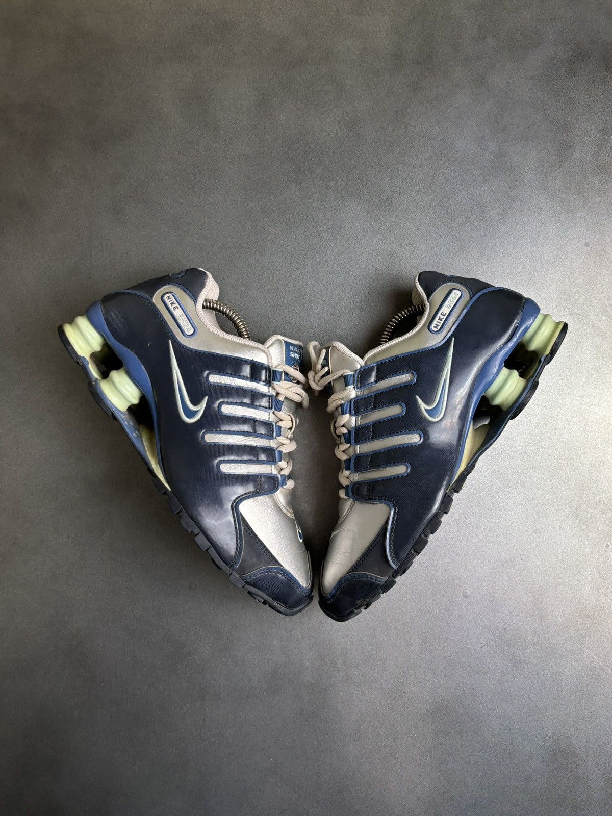 Nike 2009 Nike Shox NZ SL 2000s Patent Leather R4 Y2K 366571-041 Size US 7 / IT 37 - 4 Thumbnail