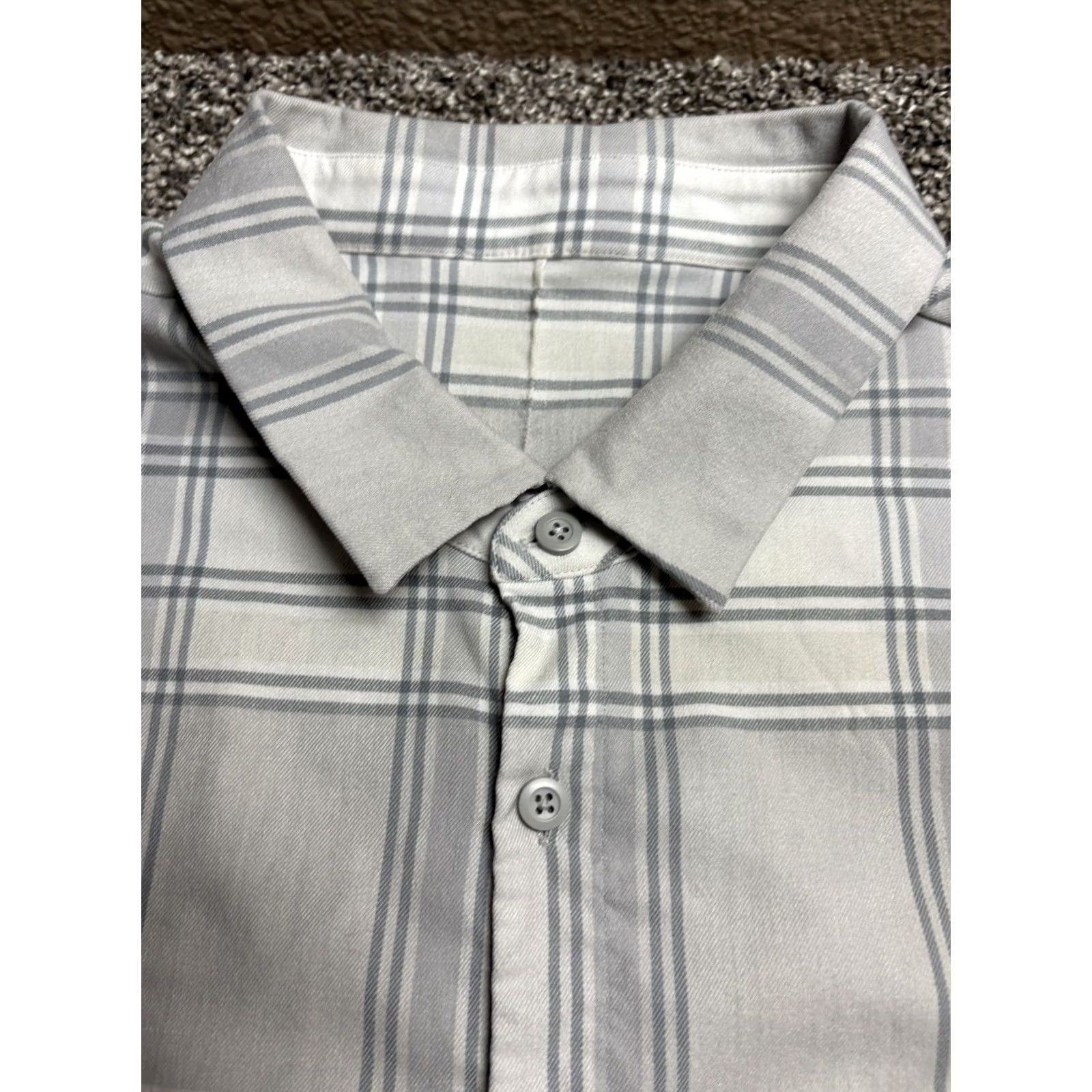 Lululemon Lululemon Flannel Shirt Mens Large Gray Blue Plaid Button Up Size US L / EU 52-54 / 3 - 3 Thumbnail