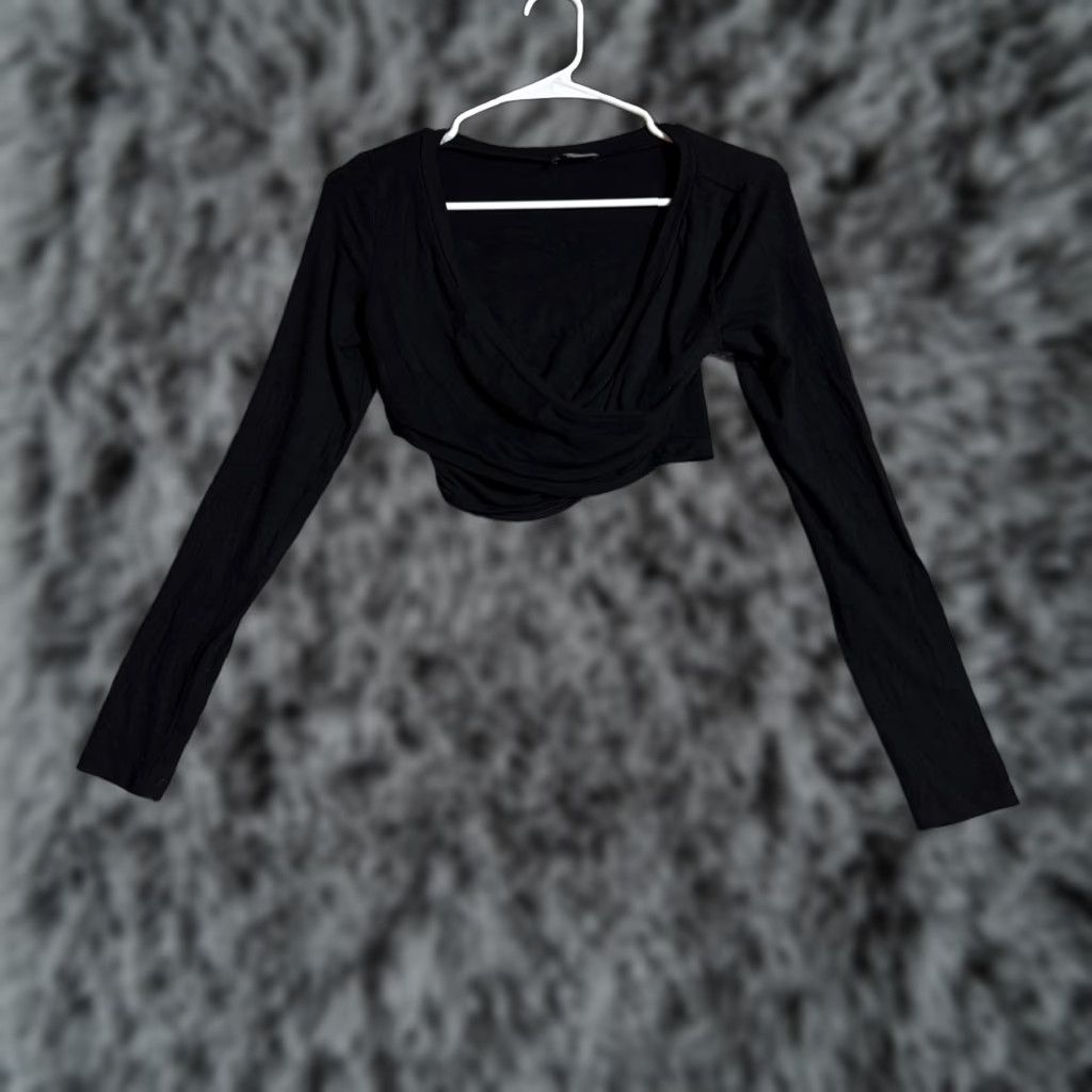 Vintage White Fox Cropped Top Womens M Black V-Neck Long Sleeve Pullover Casual Streetwear Y2K Edgy Coquette Minimalist blouse Size M / US 6-8 / IT 42-44 - 1 Thumbnail
