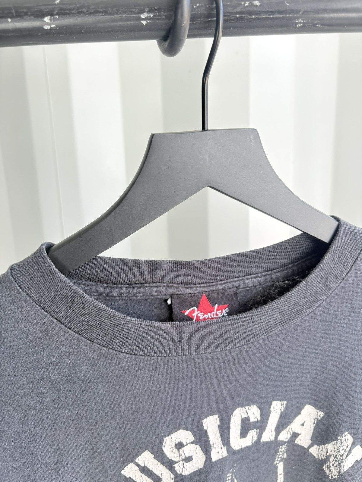 Band Tees Vintage Fender Looking for Groupie Shirt Faded Band Grunge Size US XL / EU 56 / 4 - 3 Thumbnail