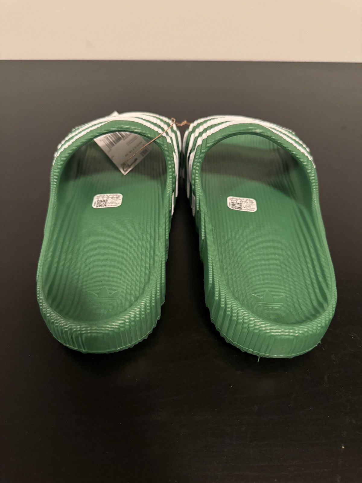 Adidas ADIDAS ADILETTE 22 SLIDES PRELOVED GREEN CLOUD WHITE Size US 8 / EU 41 - 4 Thumbnail