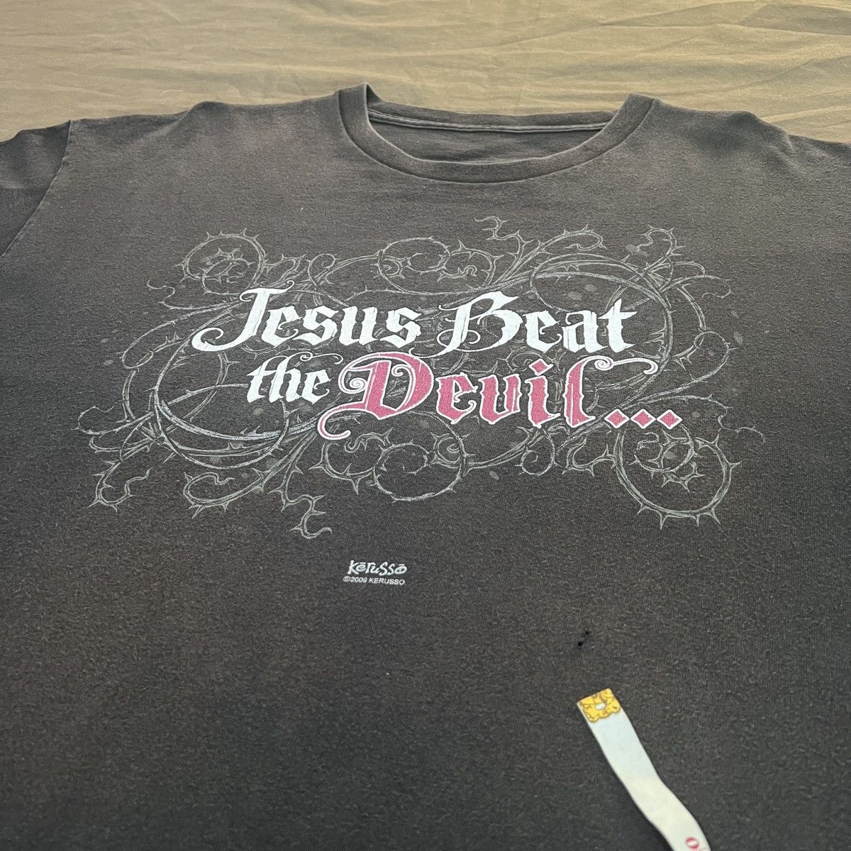 Vintage Vintage Y2K Jesus beat the devil God Lord Bible Tee XL Faded Size US XL / EU 56 / 4 - 4 Thumbnail