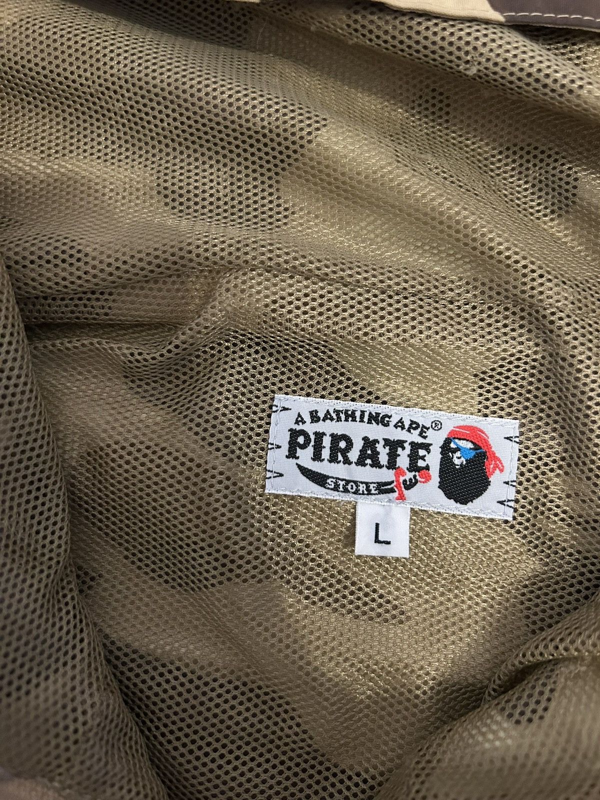 Bape Bape Pirate Store Camo Light Snowboard Jacket Size US L / EU 52-54 / 3 - 7 Thumbnail