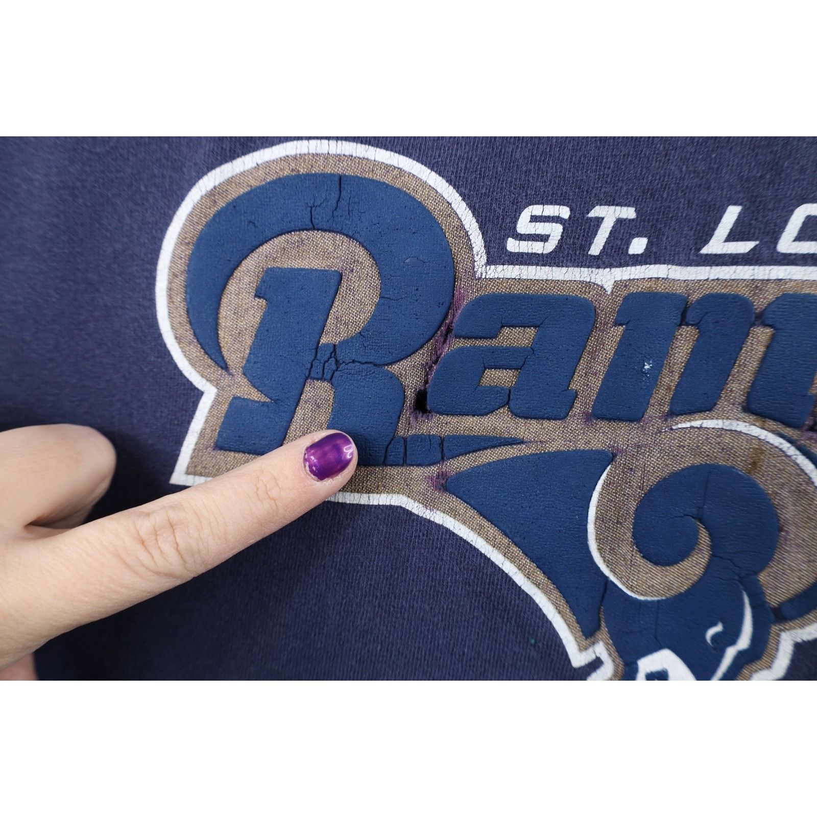 Vintage Vintage Reebok Distressed St Louis Rams Football T-Shirt Size US XL / EU 56 / 4 - 7 Thumbnail