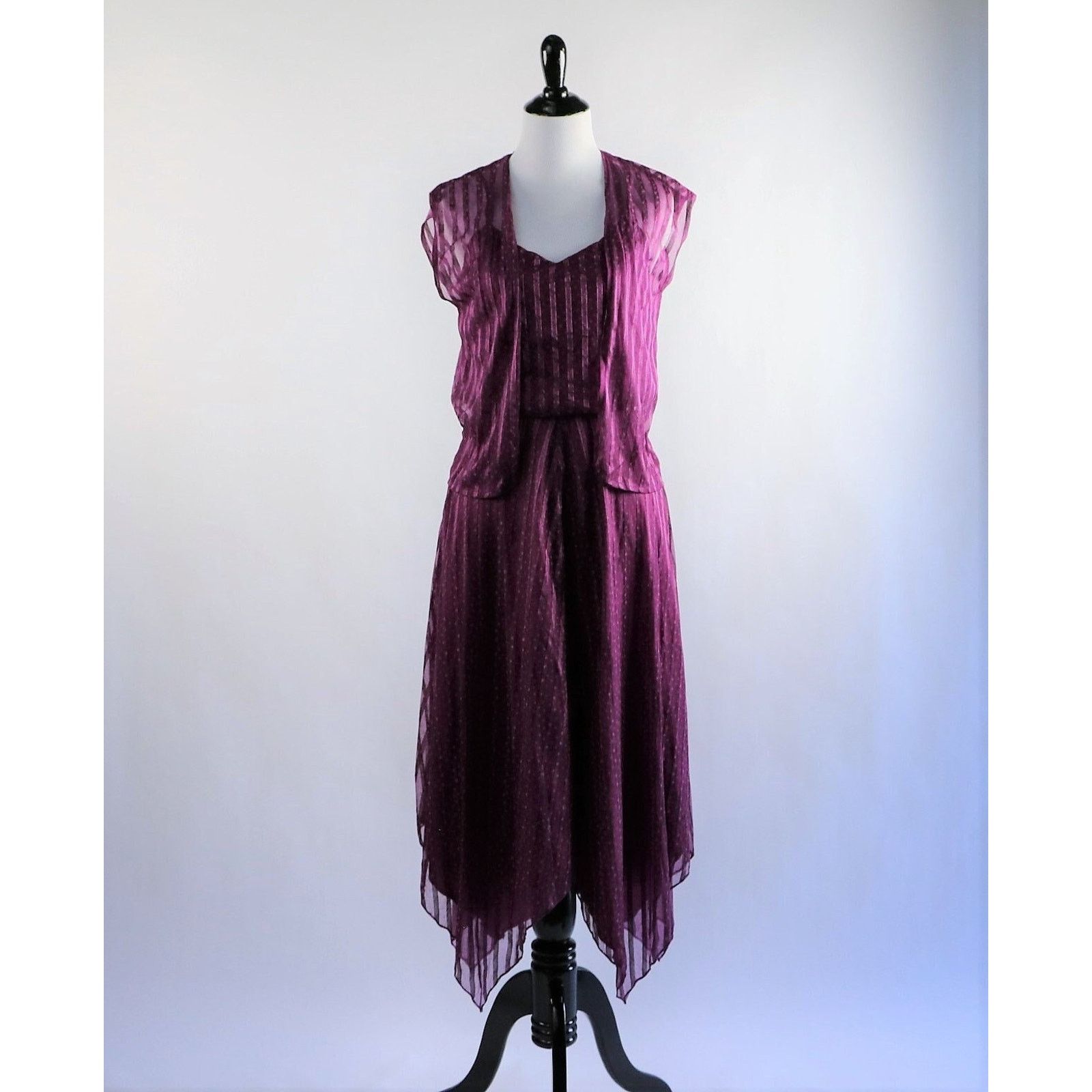 Vintage Vintage 1970s Plum Floral Sun Dress, Matching Vest Small Size S / US 4 / IT 40 - 3 Thumbnail