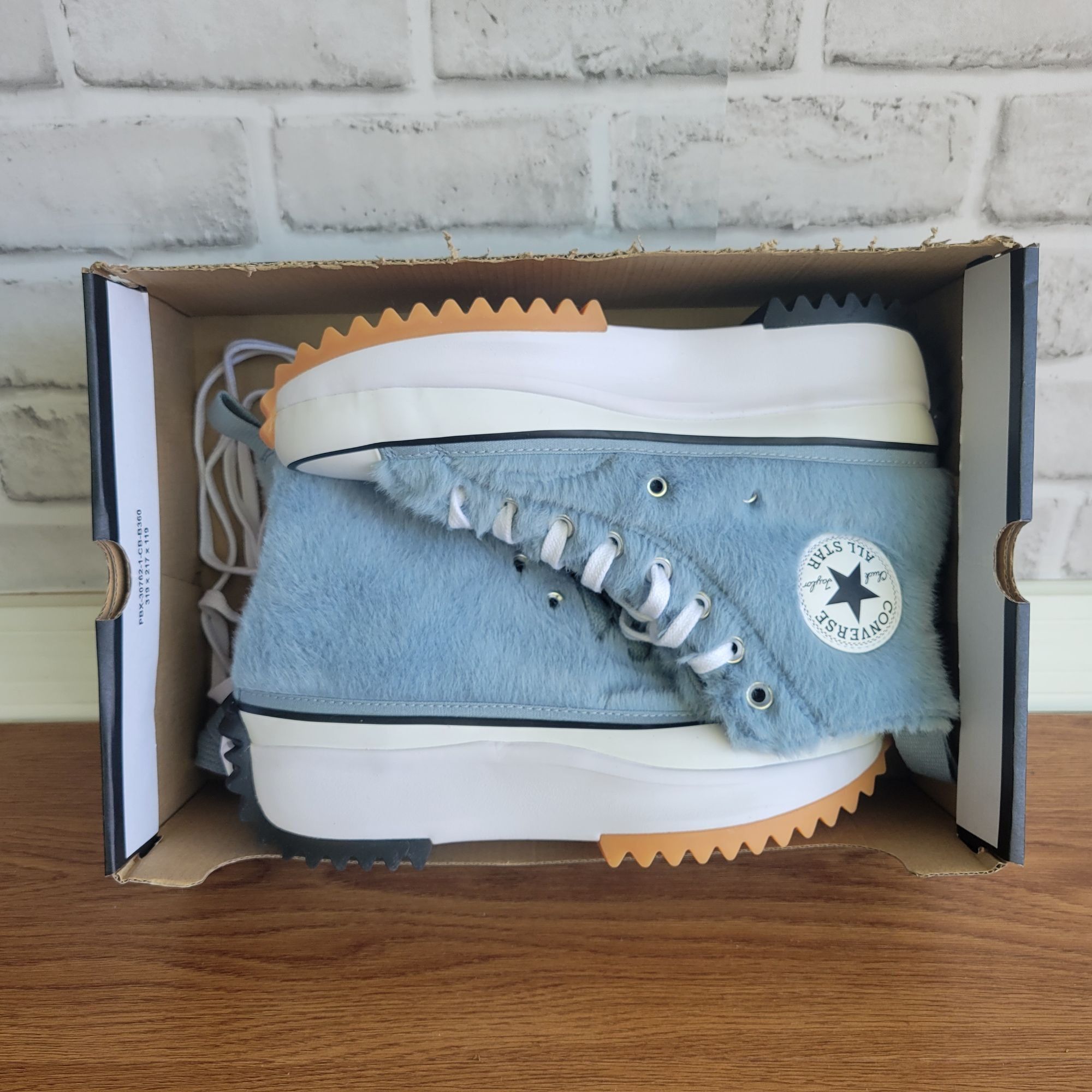 Converse ❤️Converse Run Star Hike Hi Platform Faux Fur 8 Women Shoes Size US 8 / IT 38 - 8 Thumbnail