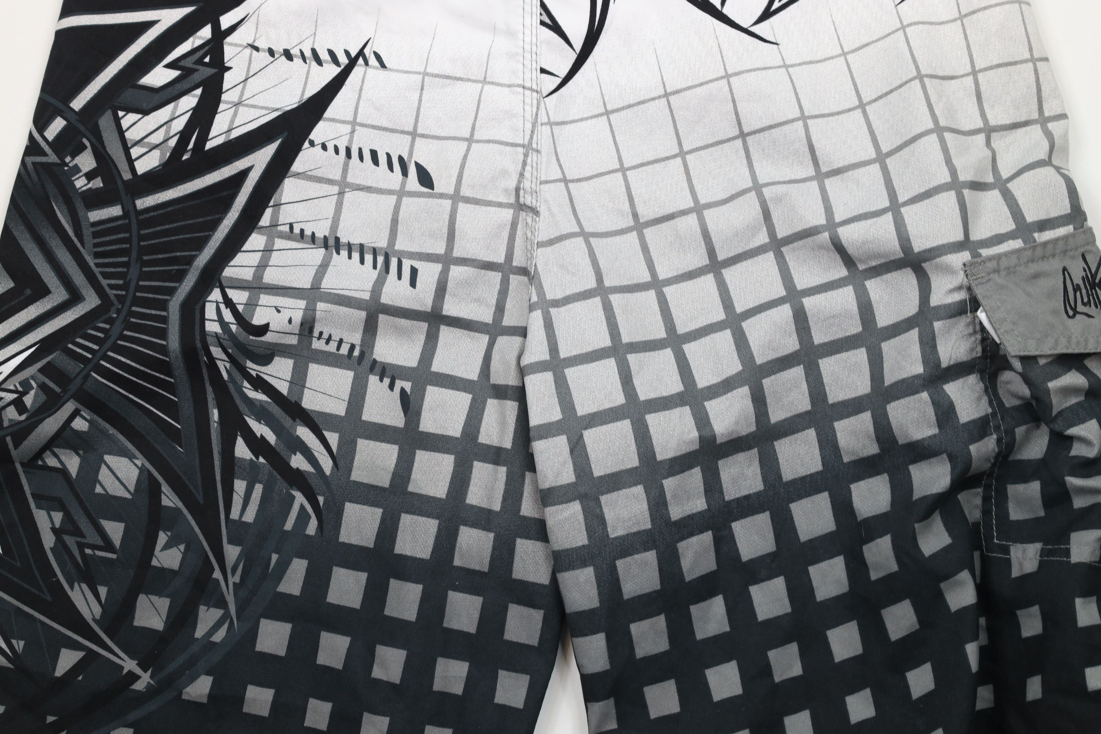 Quiksilver × Vintage Vintage Quiksilver Surfing Iron Cross Tribal UFC MMA Shorts Size US 38 / EU 54 - 11 Thumbnail