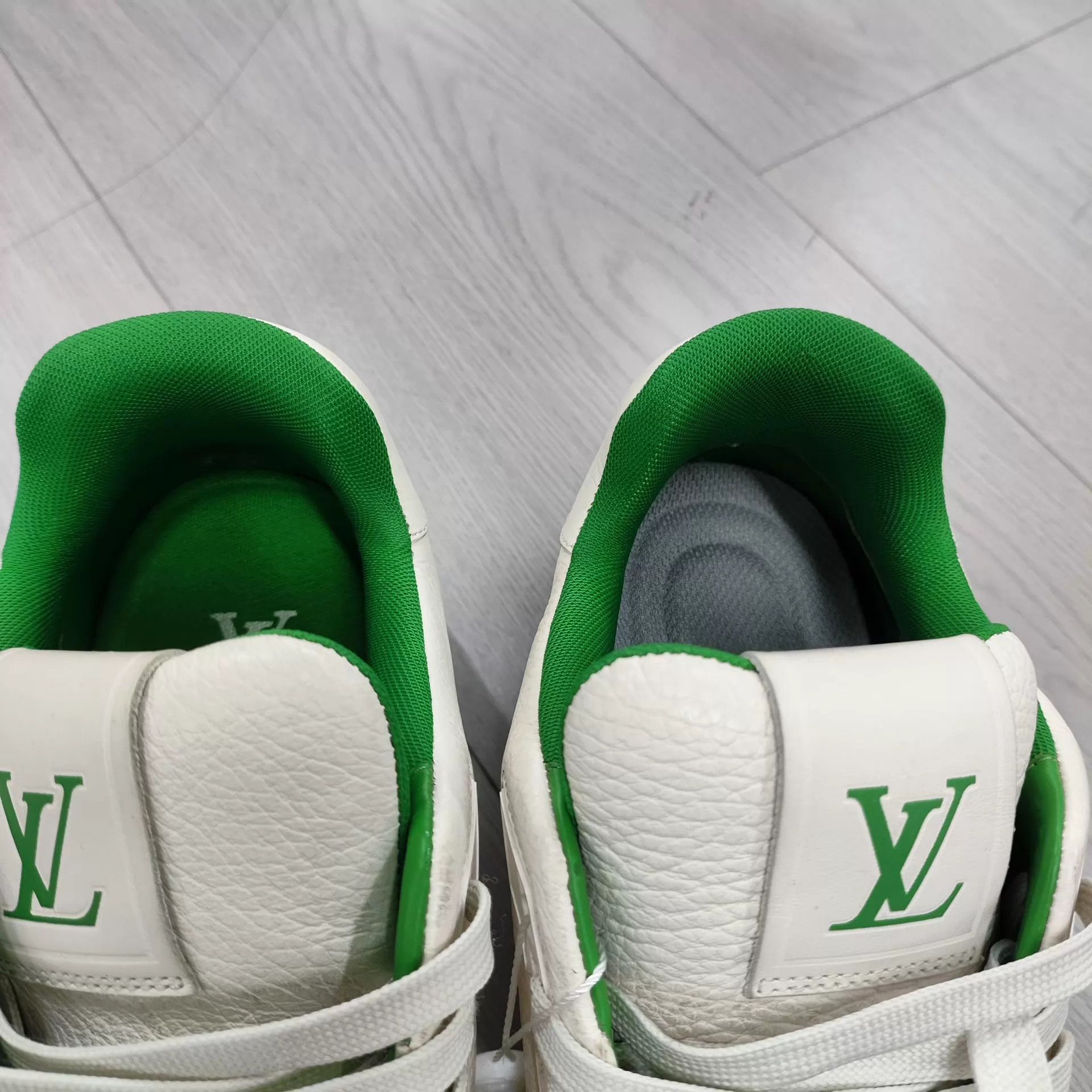Louis Vuitton LV Leather White Green Trainer 9 Size US 9 / EU 42 - 2 Thumbnail