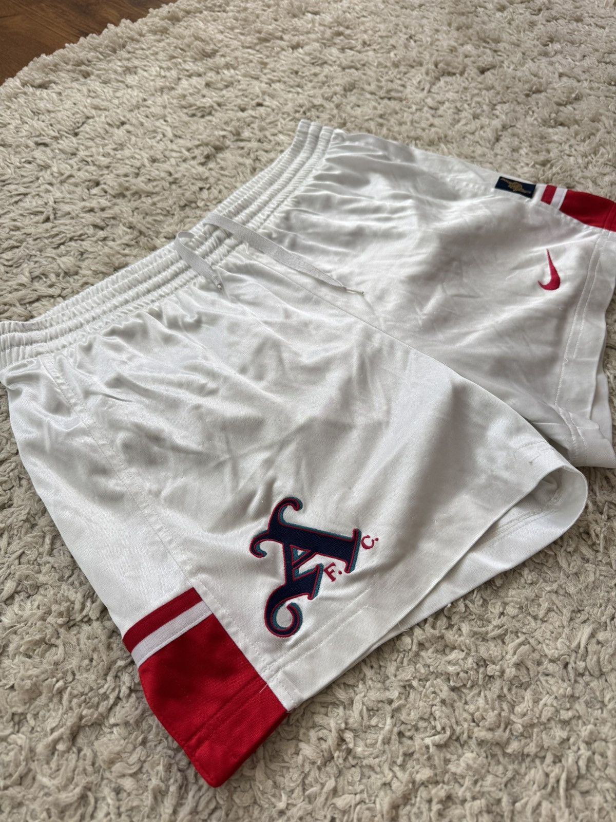 Nike Vintage Arsenal 1995-1996 Home Soccer Shorts Nike Kit Shirt Size US 32 / EU 48 - 4 Thumbnail