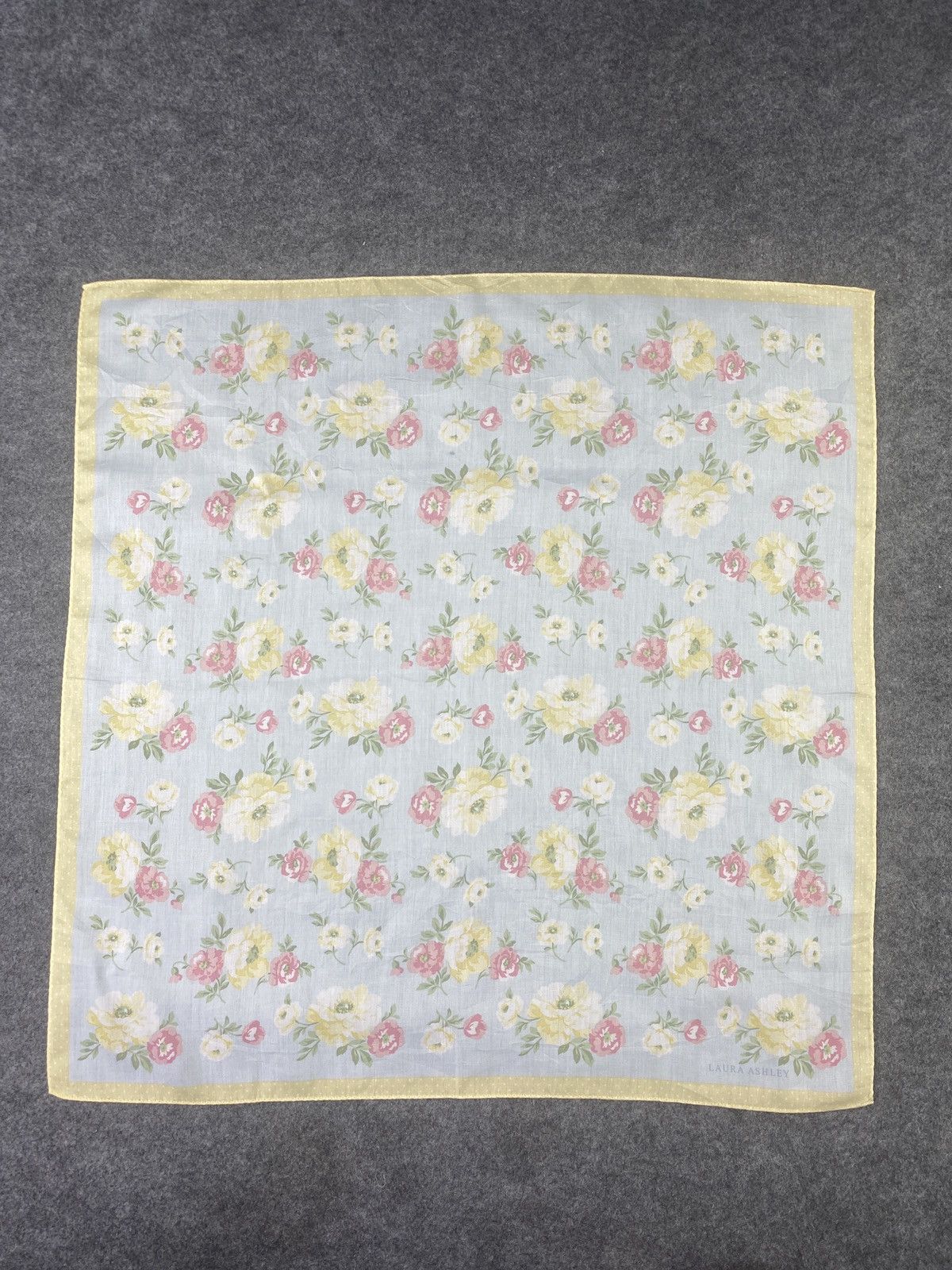 Laura Ashley × Vintage Laura Ashley floral handkerchief - B048 Size ONE SIZE - 3 Thumbnail