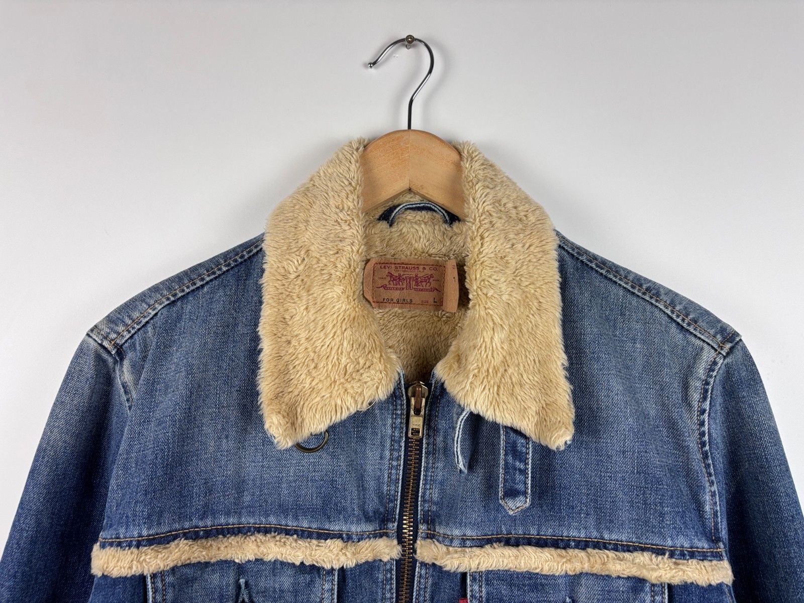 Levi's Levis Sherpa Denim Jacket Size Girls L fits like Womens S Size S / US 4 / IT 40 - 2 Thumbnail