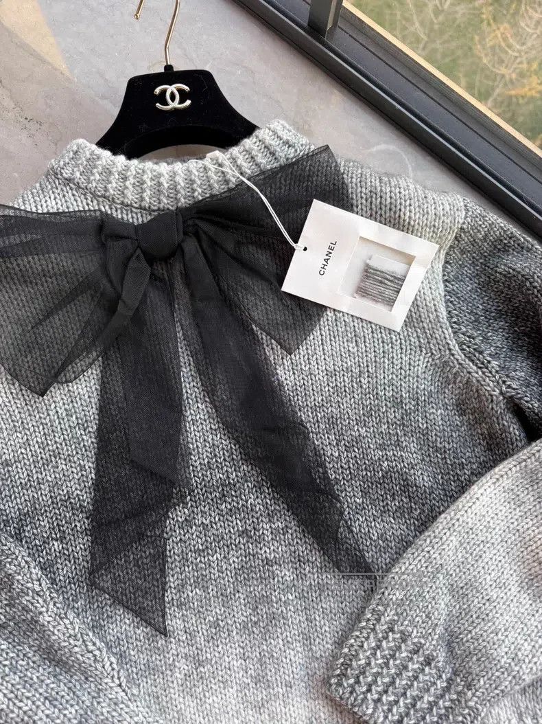 Chanel Chanel 25k bow brooch sweater Size XS / US 0-2 / IT 36-38 - 2 Thumbnail