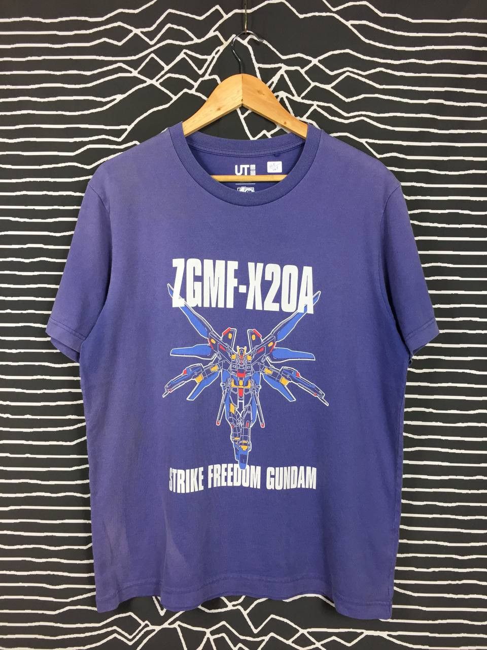 Anime Uniqlo X Gundam 40th Anniversary Gunpla Tee Size US L / EU 52-54 / 3 - 1 Thumbnail