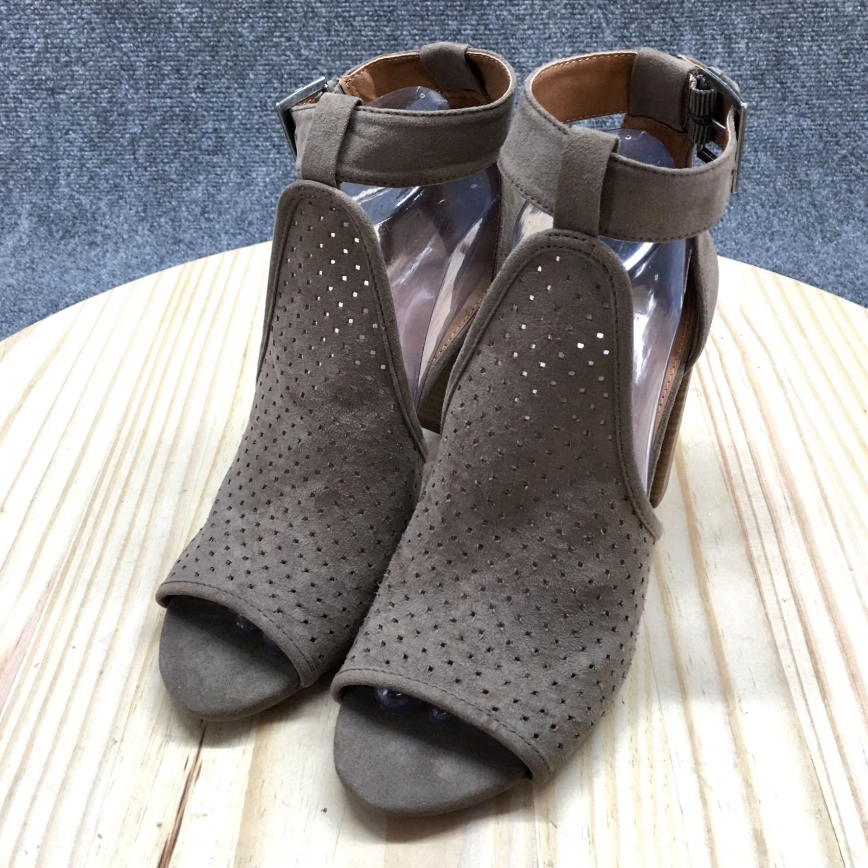 Vintage Universal Thread Sandals Womens 8.5 Hannah Ankle Straps Beige Heels Buckle NEW Size US 9 / IT 39 - 3 Thumbnail