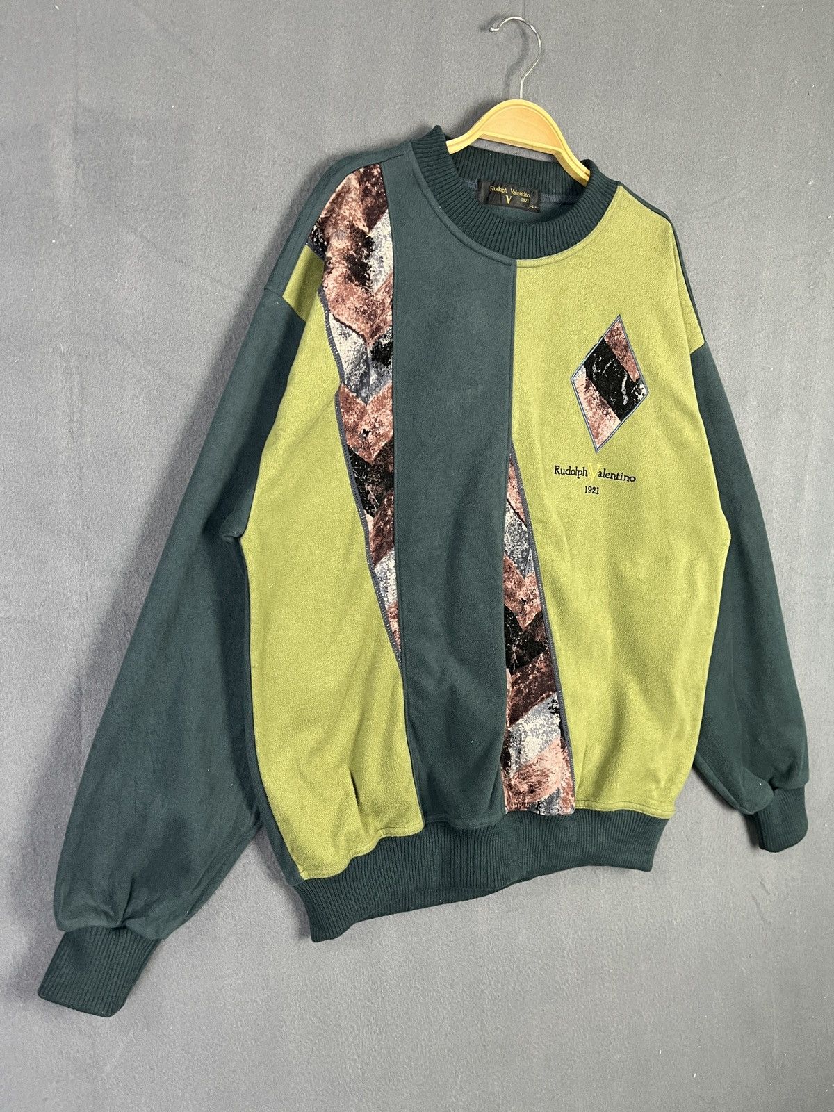 Vintage Vintage Rudolph Valentino Patchwork Sweatshirt Size US L / EU 52-54 / 3 - 6 Thumbnail