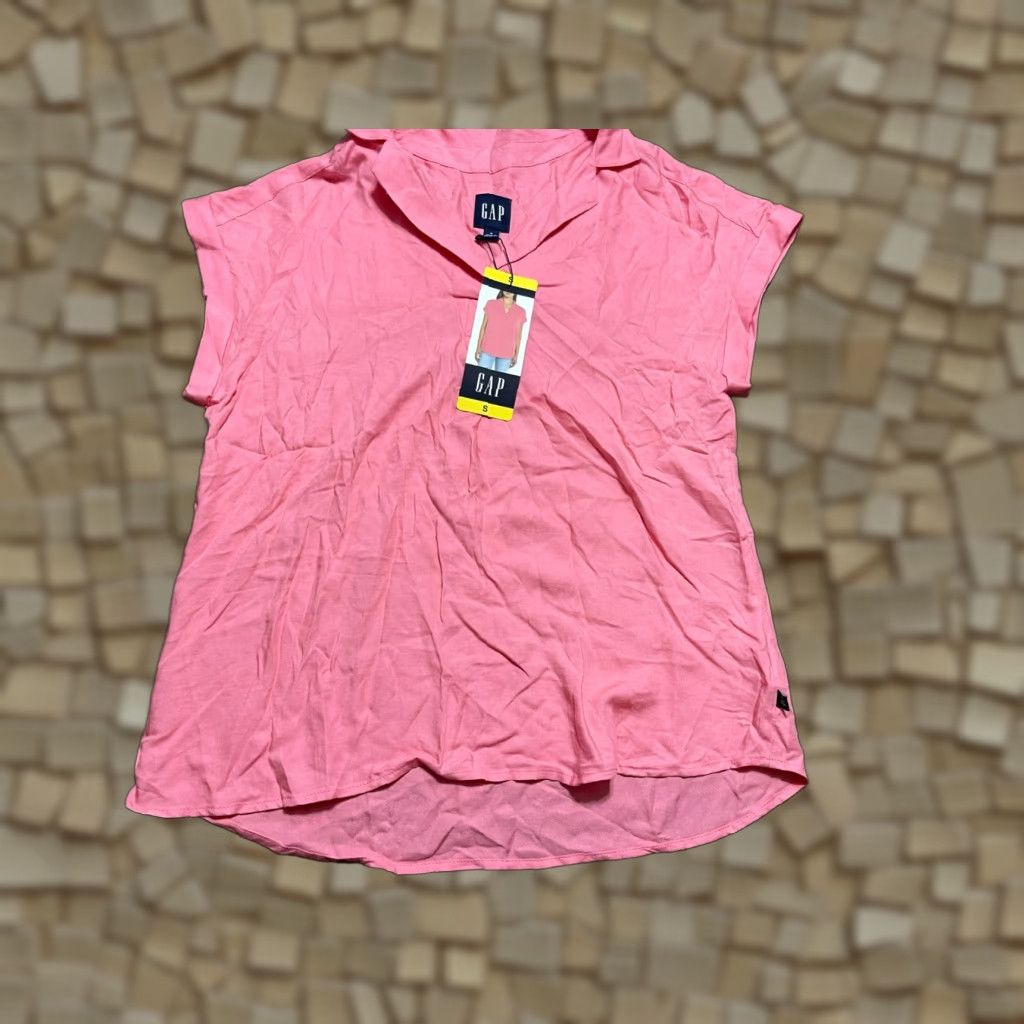 Gap Gap Shirt Women's Size Small Pink Polo Shirt V-neck NWT Size S / US 4 / IT 40 - 1 Thumbnail