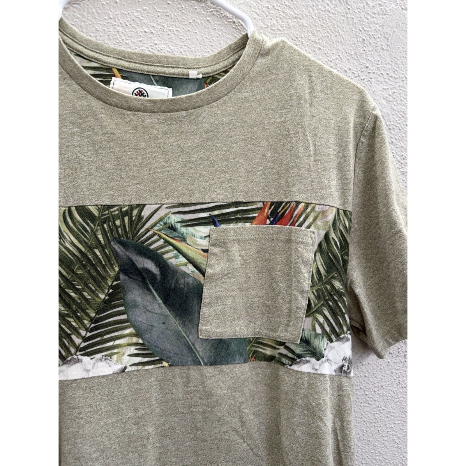 Vintage On The Byas Mens T-Shirt Size Small Green Short Sleeve Floral Pocket Tee Size US S / EU 44-46 / 1 - 2 Thumbnail