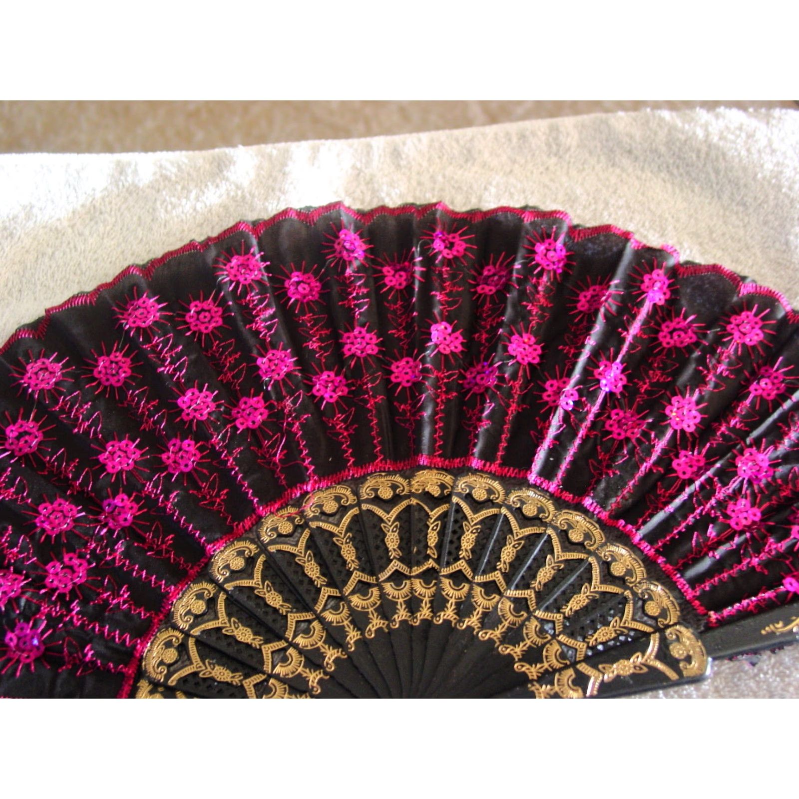 Vintage SMALL DARK PINK & BLACK HAND FAN WITH SEQUINS - 16" WIDTH, UNBRANDED Size ONE SIZE - 2 Thumbnail