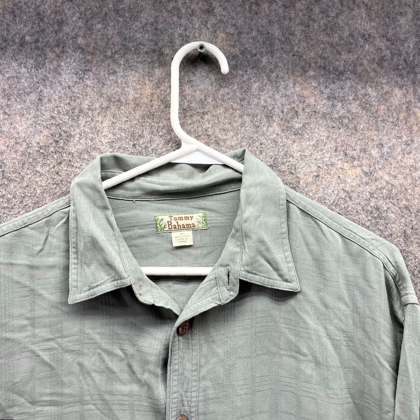 Tommy Bahama Tommy Bahama Shirt Men Medium Gray Button-Down Silk Reverse Print All Seasons 46 In Chest Regular Button-Up Mens Size US M / EU 48-50 / 2 - 4 Thumbnail