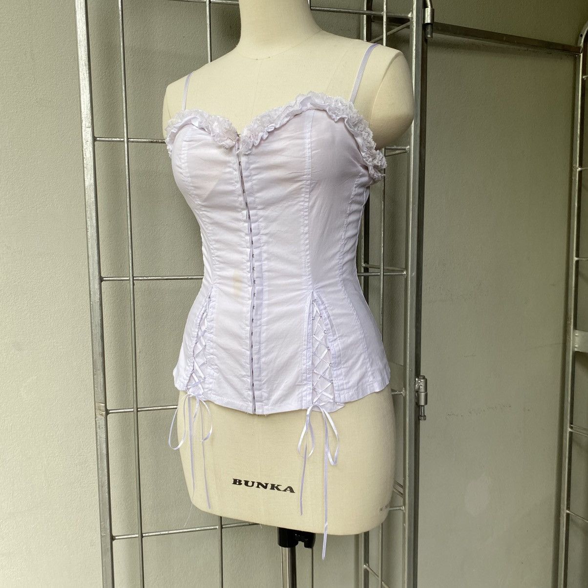 Japanese Brand NOA Y2K White Corset Top with Lace Trim and Ribbon Ties Size M / US 6-8 / IT 42-44 - 5 Thumbnail