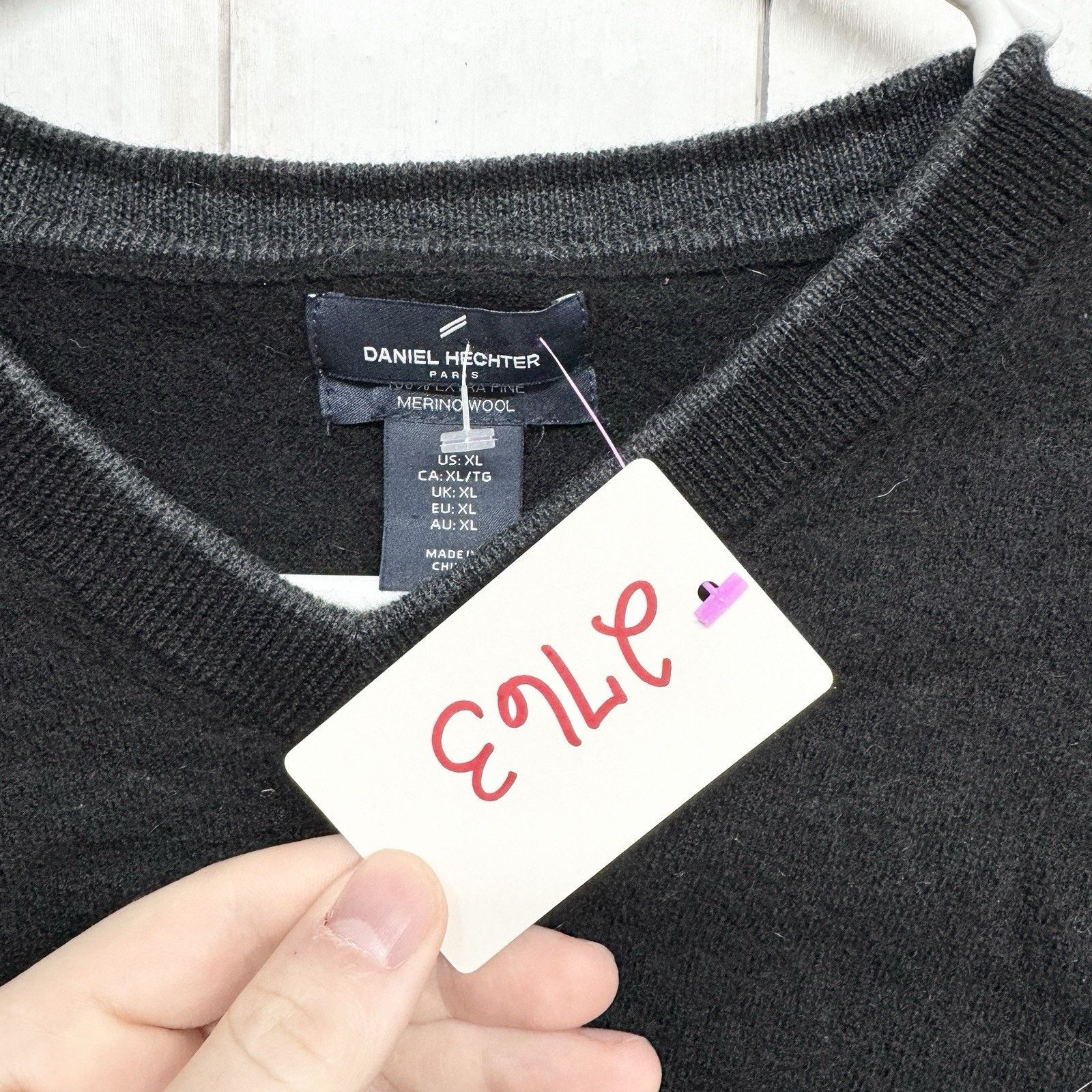 Other Daniel Hechter Sweater Sz XL V-Neck Extra Fine Merino Wool Size US XL / EU 56 / 4 - 2 Thumbnail