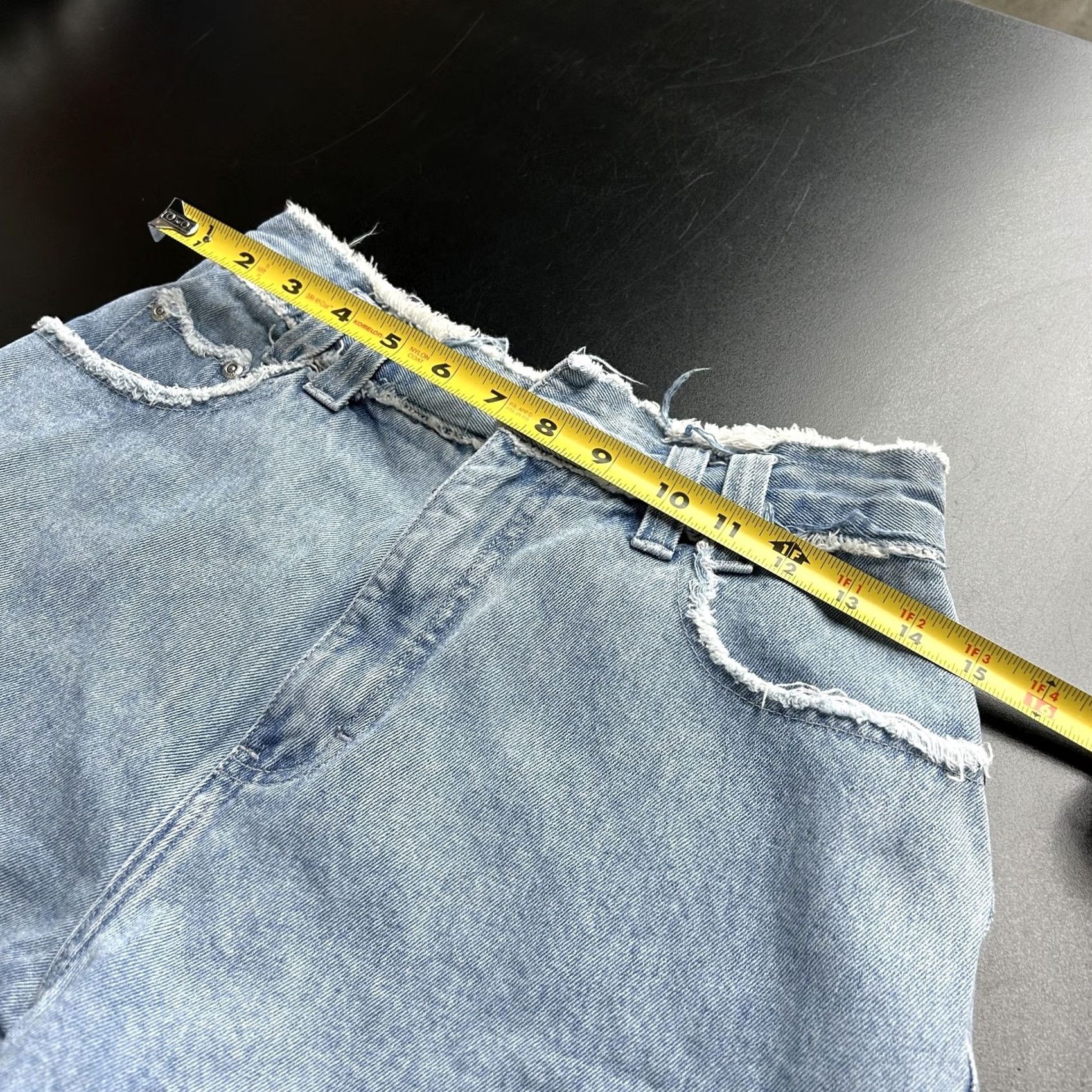 Vintage L.A. Blues Shorts Womens 12 Denim Blue High Rise Cut-Off Frayed Hem Casual straight Navy 31 in Waist 4 in Inseam Womens Size 34" / US 12 / IT 48 - 4 Thumbnail