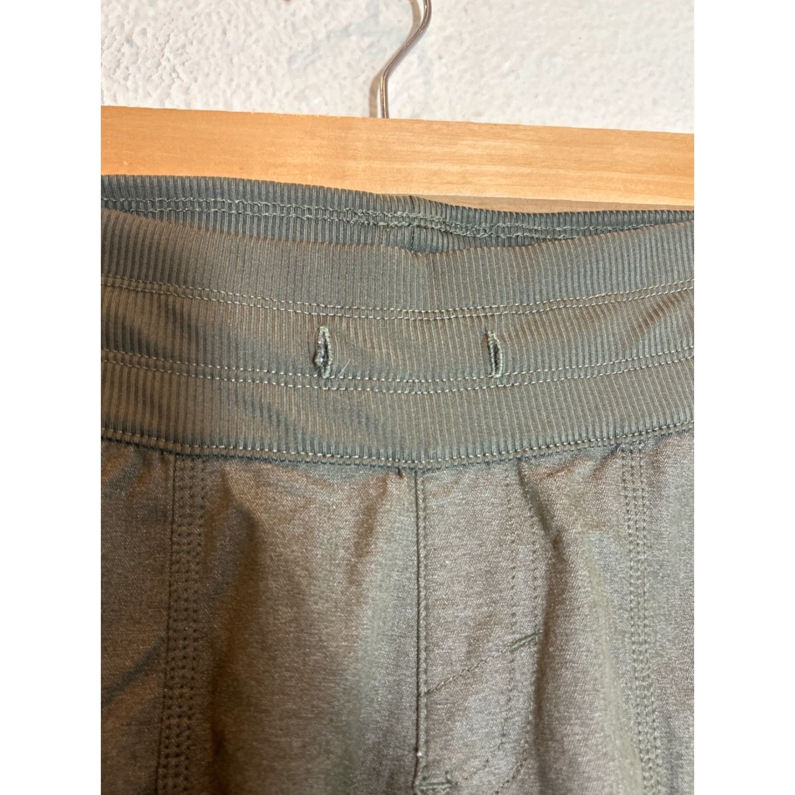 The North Face VINTAGE North Face Women’s Jogger Pants Army Green Pull On Nylon Polyester 30x33 S Womens Jogger Army 30x33 Size 28" / US 6 / IT 42 - 6 Thumbnail