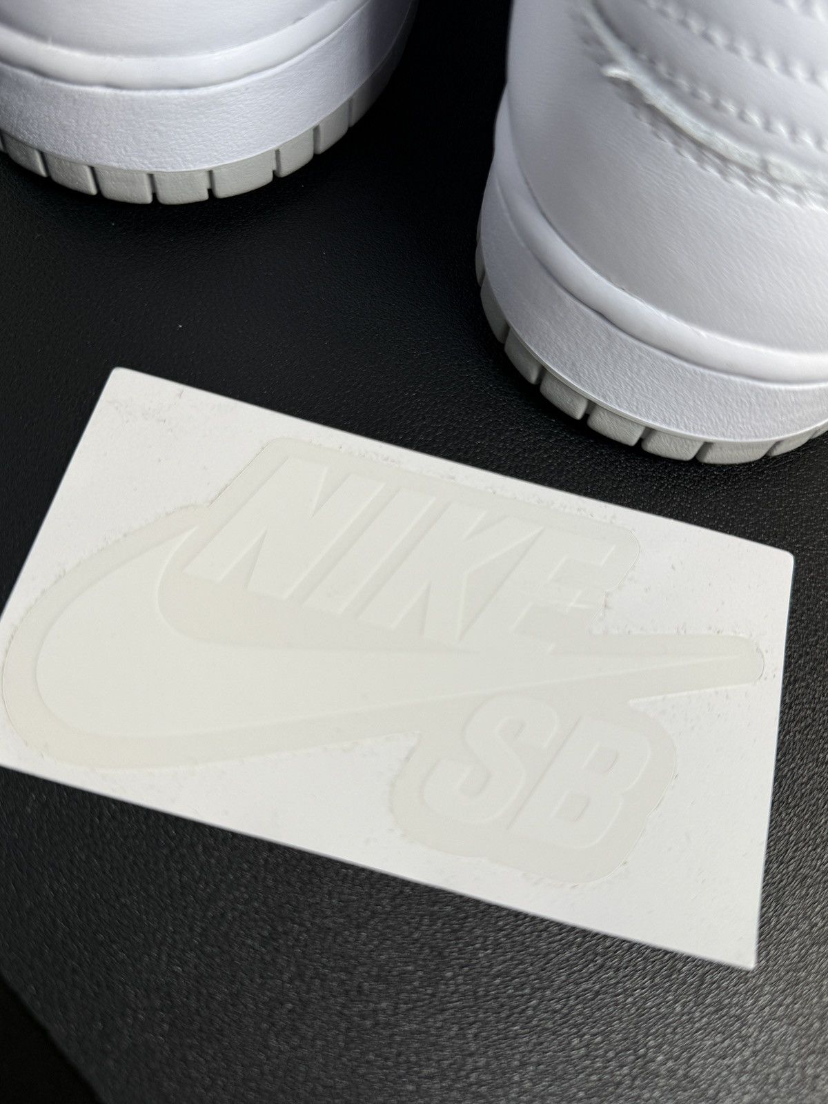 Nike × Supreme Brand New Nike SB Supreme Low Top Dunks White Size US 11 / EU 44 - 25 Thumbnail
