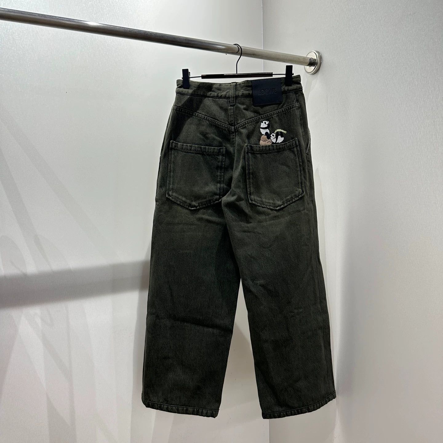 Loewe Loewe mar213 logo leather olive patch panda jeans 34 Size 24" / US 00 / IT 34 - 1 Thumbnail