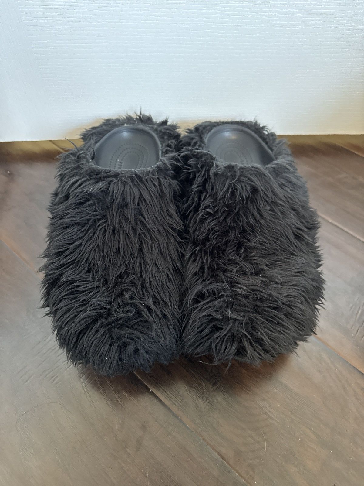 【BALENCIAGA】Crocs Fake Fur Mules Black Medium-720762W0FOU1000_F.jpg?v=2