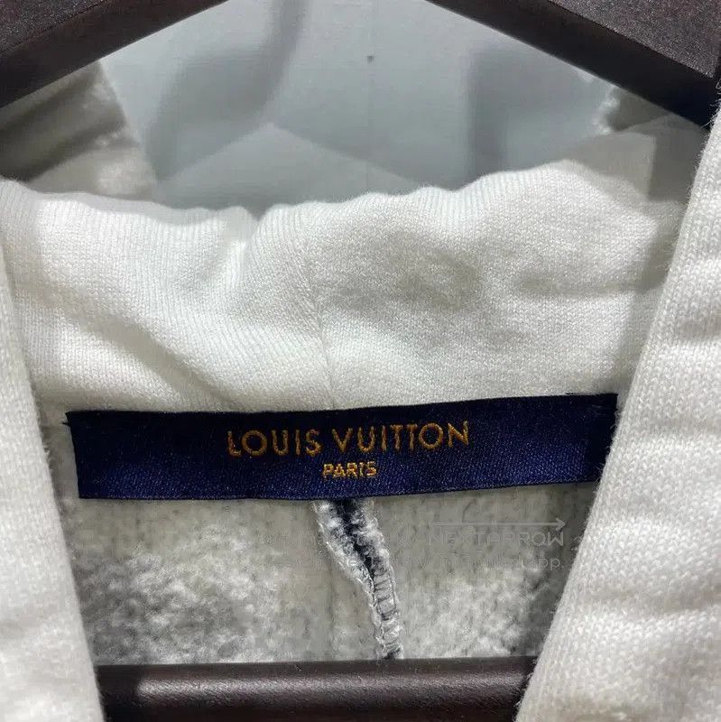 Louis Vuitton Louis Vuitton Men's Cotton Hoodie in White . Size US M / EU 48-50 / 2 - 3 Thumbnail