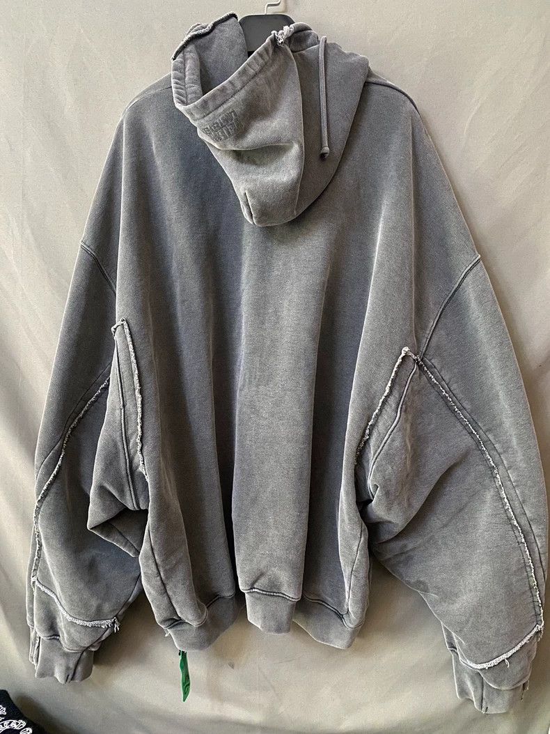 Vetements Vetements Wash and tear patched jacket, this one is very h Size US M / EU 48-50 / 2 - 4 Thumbnail