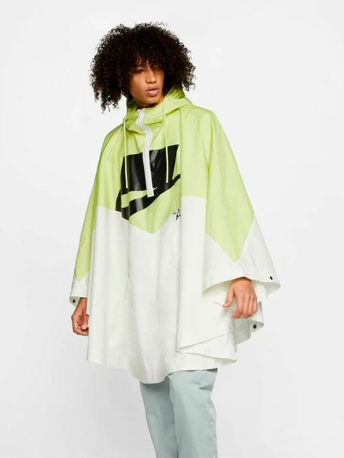 image of Avant Garde x Nike Sportswear Windrunner Shield Pistache Woven Poncho in Verde Pistacchio (Size Lar