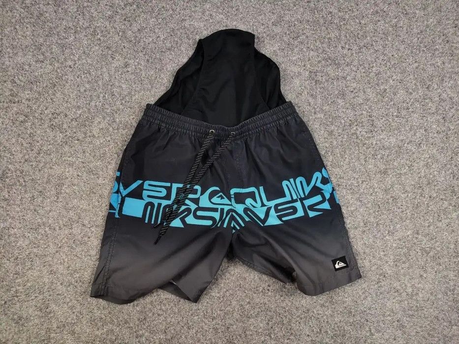 Quiksilver Vintage Quiksilver gradient logo Casual Pocket Light Shorts Size US 30 / EU 46 - 4 Thumbnail