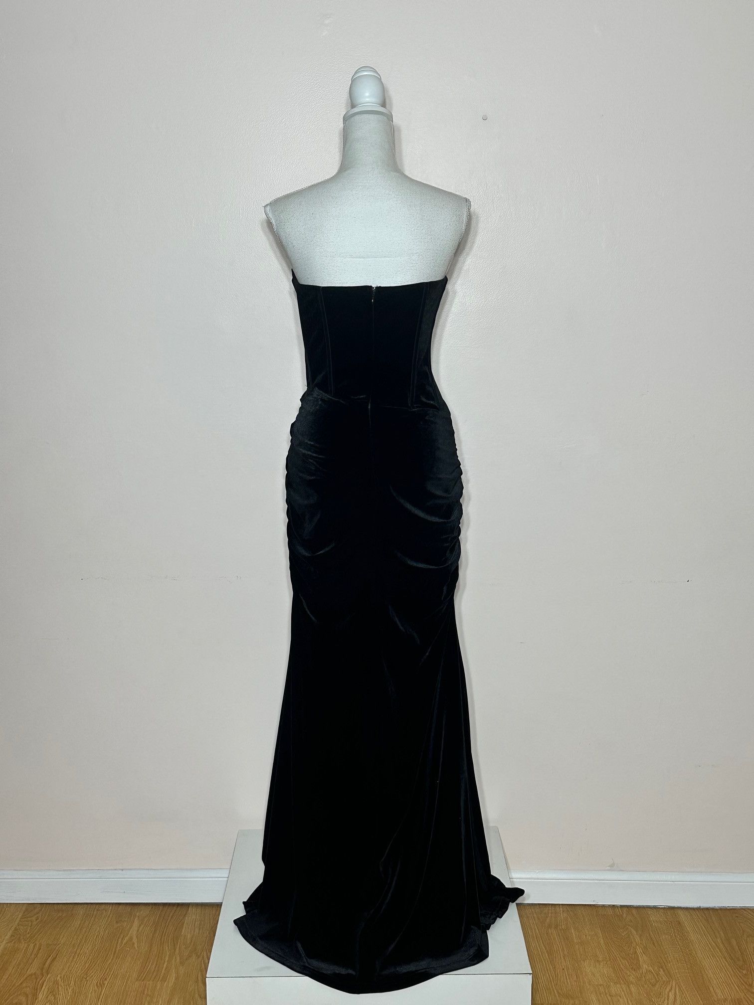 Fashion Nova Fashion Nova Black Velvet Vamp Mermaid Gown Size L / US 10 / IT 46 - 4 Thumbnail