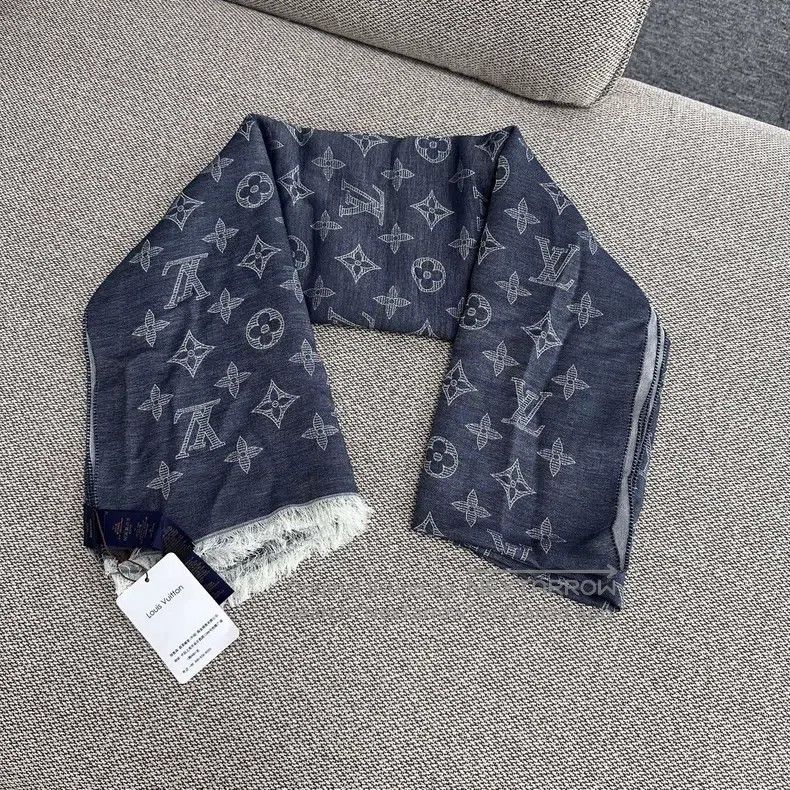 Louis Vuitton Louis Vuitton Blue wool scarf Size ONE SIZE - 2 Thumbnail