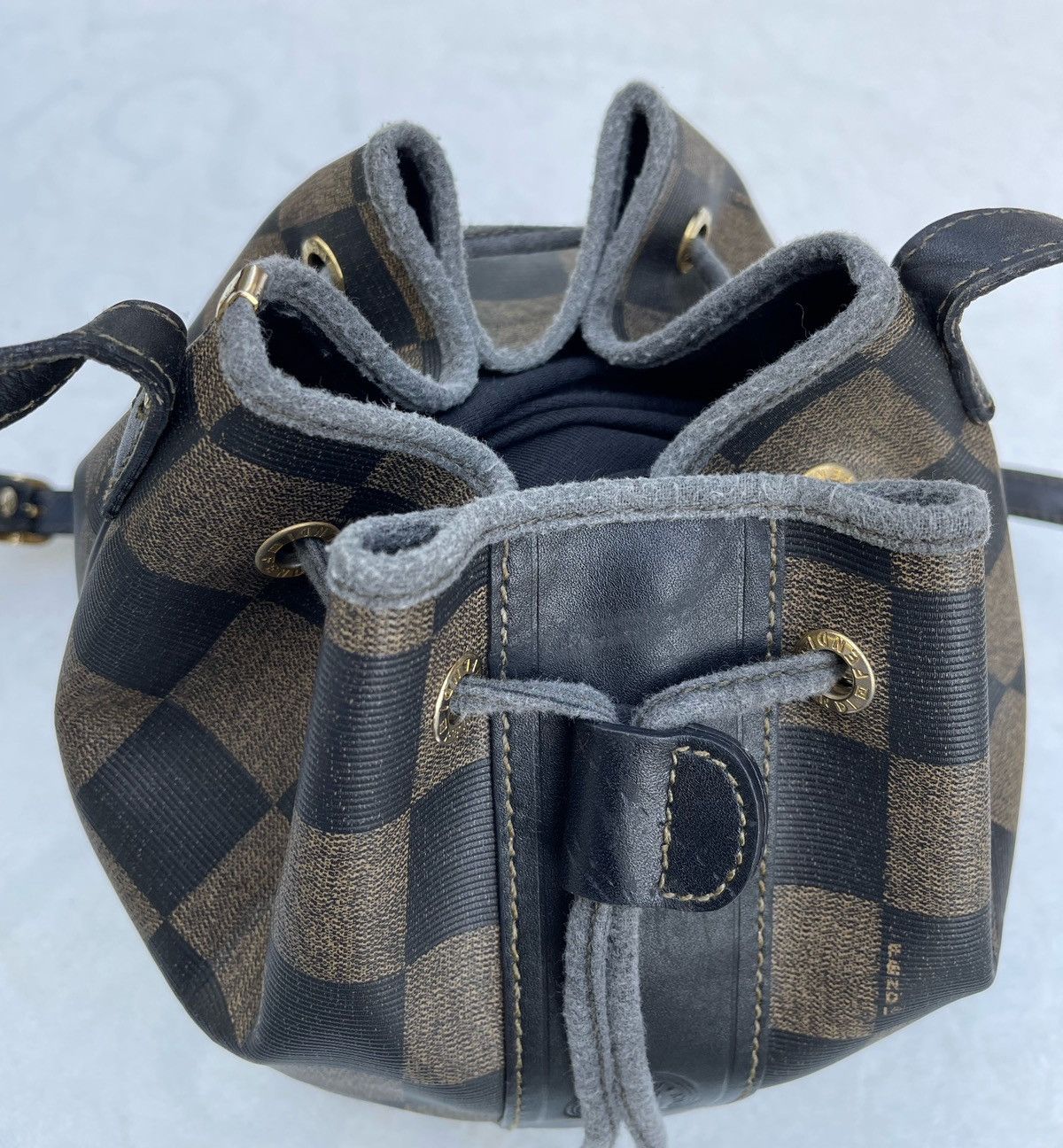 Fendi 🔥VINTAGE 90'S FENDI ROMA ITALY PEQUIN CHECK BUCKET BAG Size ONE SIZE - 8 Thumbnail