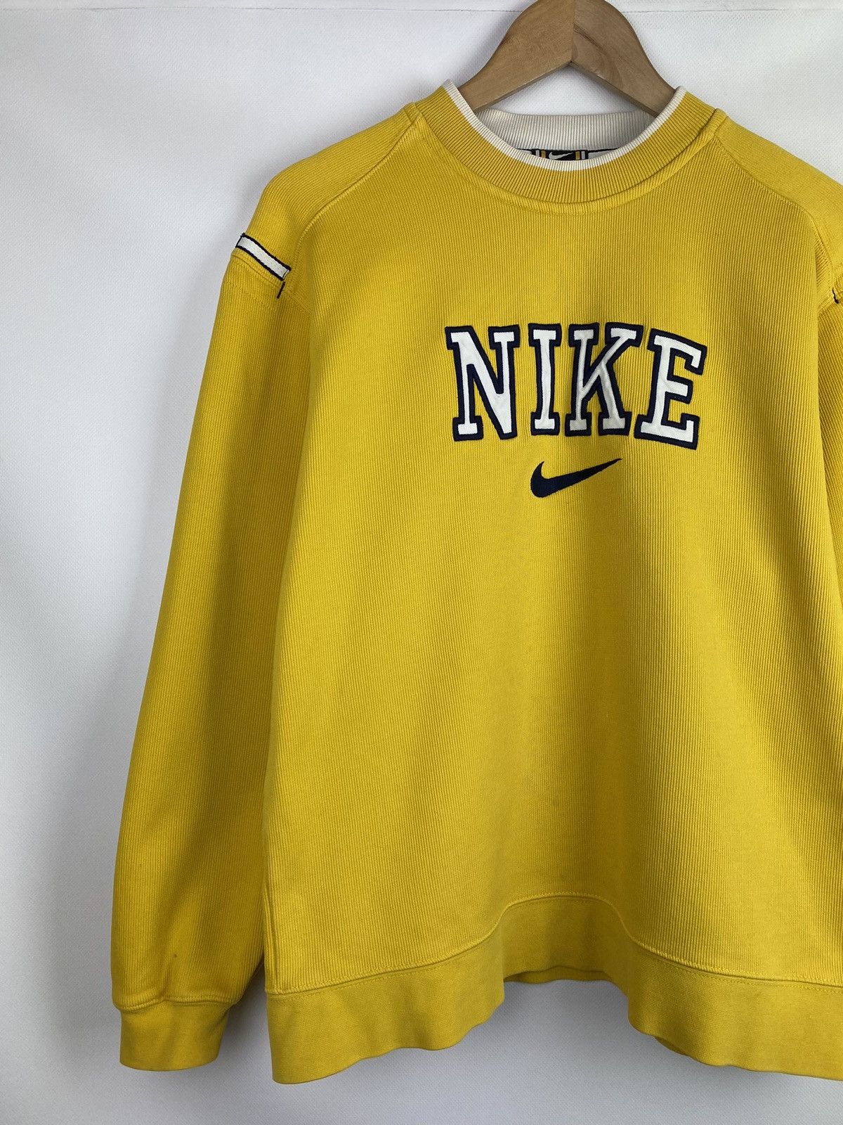Nike VTG 90s Nike Big Logo Embroidered Sweatshirt Pullover Size US S / EU 44-46 / 1 - 2 Thumbnail