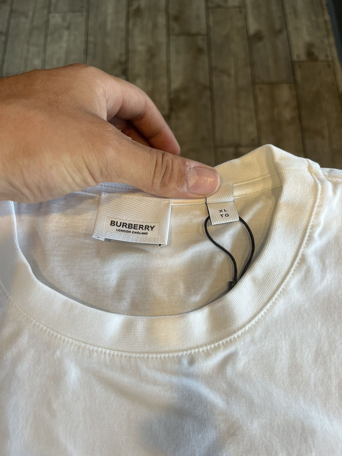 Burberry Burberry Embroidered Logo T Shirt Size US XL / EU 56 / 4 - 5 Thumbnail