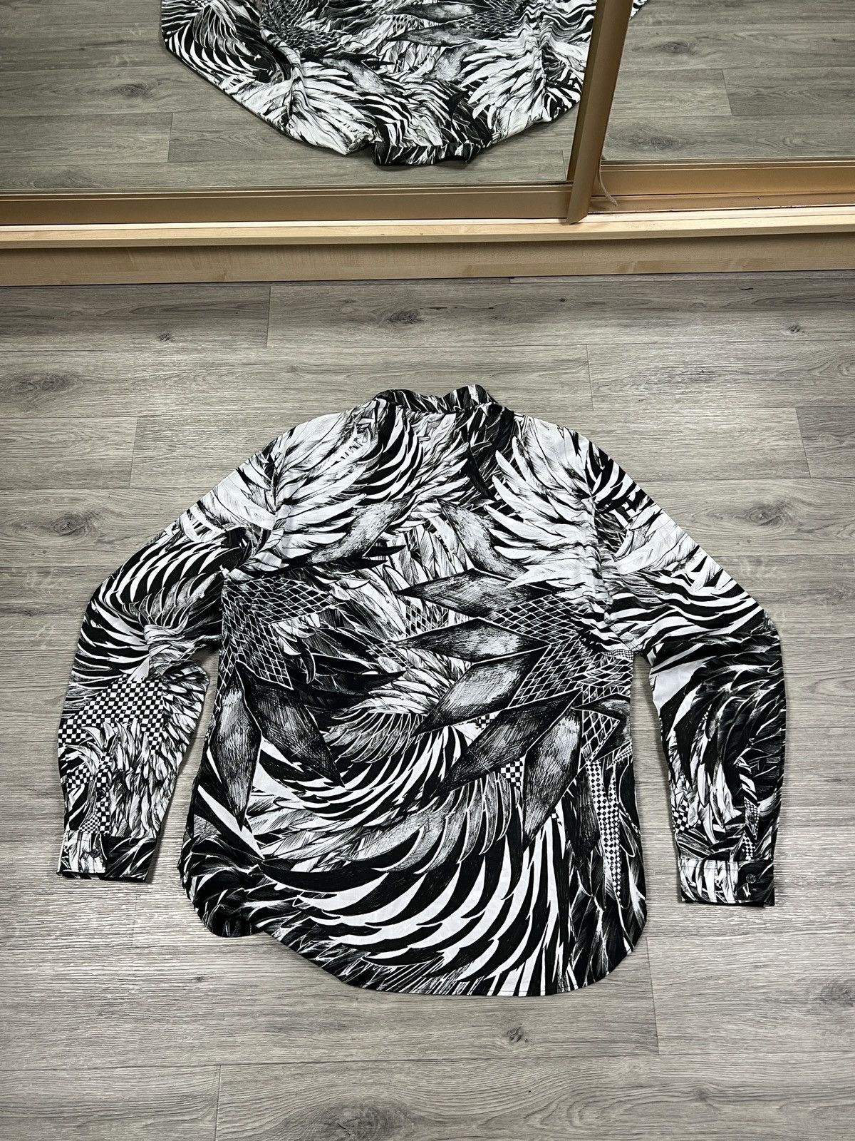 Just Cavalli Just Cavalli Monochrome Graphic Feather Print Shirt Size 56 Size US XL / EU 56 / 4 - 4 Thumbnail
