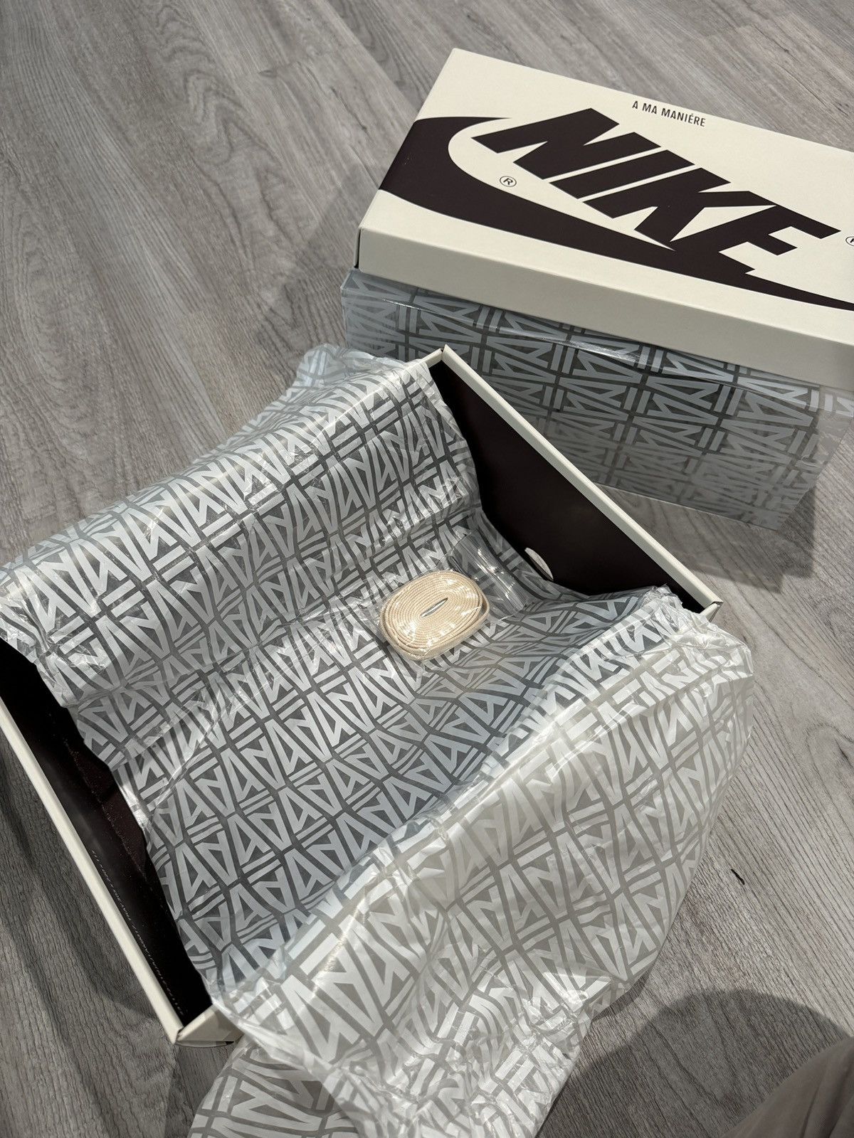 A Ma Maniere × Jordan Brand Jordan 1 A Ma Maníere Size US 9.5 / EU 42-43 - 15 Thumbnail