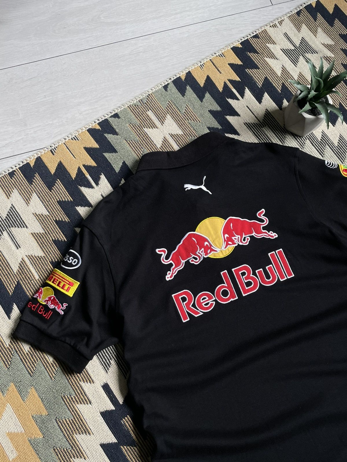 Red Bull Vintage Red Bull Aston Martin Big Logo Y2K T-shirt Size US L / EU 52-54 / 3 - 10 Thumbnail